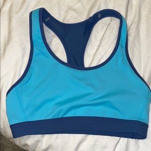 Reversable sports bra
